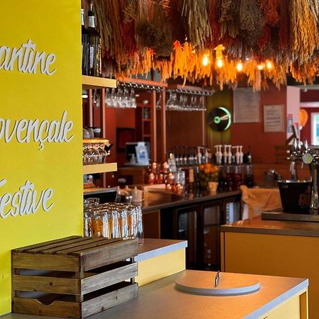Отель Ibis Istres Trigance Экстерьер фото